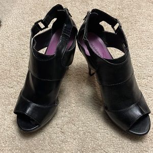 Madden Girl Kamila Black Pari, size 10, Black. Small nick on right shoe